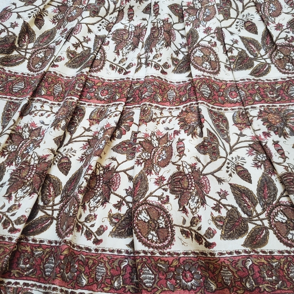 Pattern Silk Skirt with pockets! - Picture 5 of 7